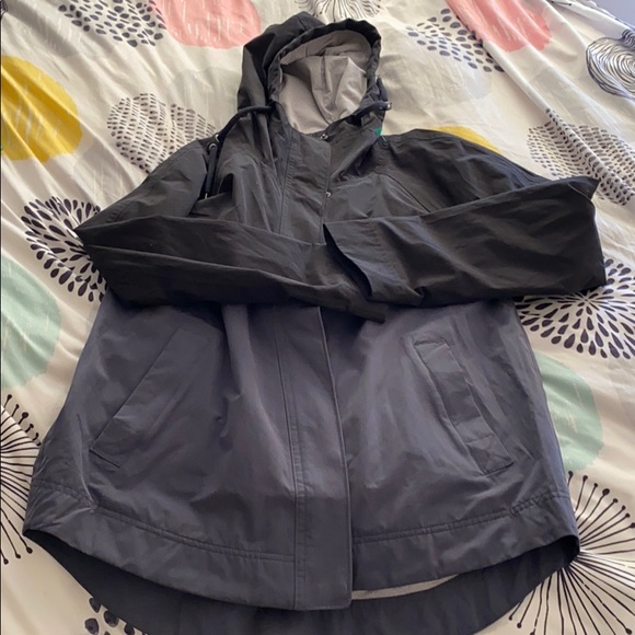 Athleta 2 tone hooded rain jacket women’s small